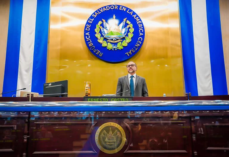 El presidente del Parlamento de El Salvador, Ernesto Castro