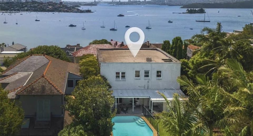 The property has magnificent views of the harbour and is in a prime location for 180 degree views of the harbour.