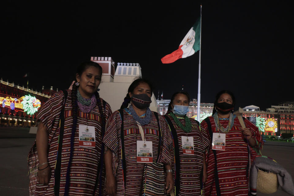 <p>Mujeres indígenas participaron en la ceremonia (Photo by Gerardo Vieyra/NurPhoto via Getty Images)</p> 