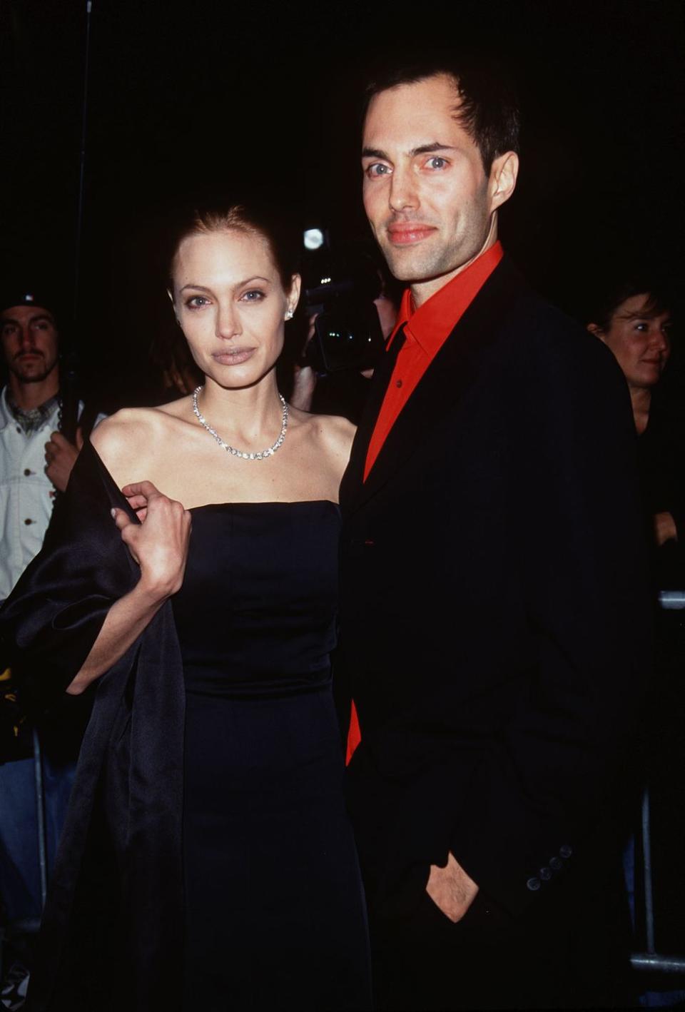 <p>Early signs of her signature minimalist style? With her brother, James Haven, at a screening of <em>The Bone Collector</em> in 1999.</p>