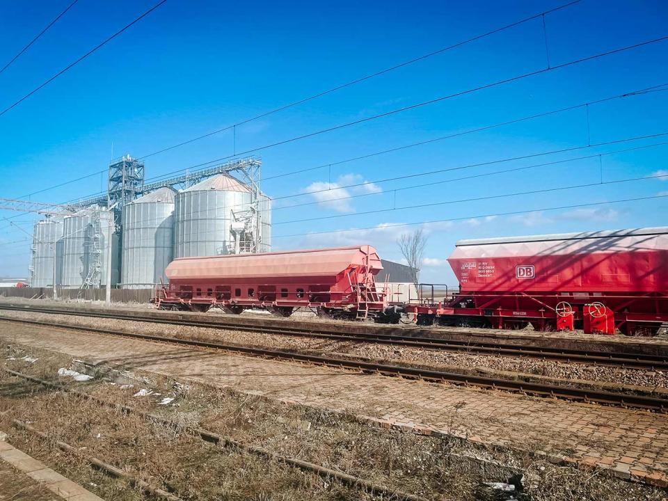 A COFCO facility in the north of Romania, where grain arrives from Ukraine by train. (Photo: RISE Romania)