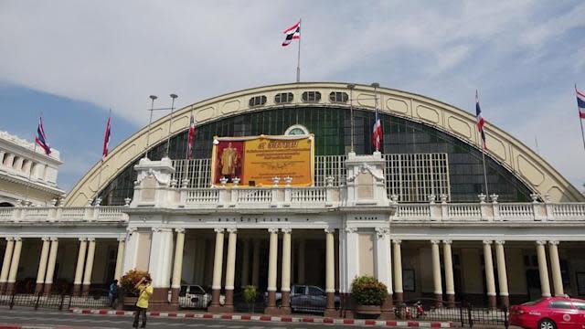 泰國當中最古老火車站就莫過於曼谷嘅華藍蓬站。