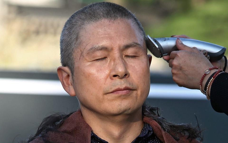Hwang Kyo-ahn, chairman of the Liberty Korea Party, shaves his head in protest at the appointment of the new justice minister - REX