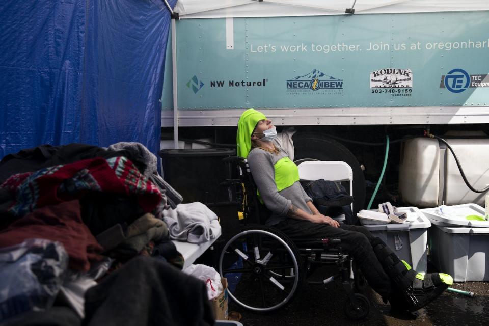 A woman puts cold cloths on her forehead at a cooling center in Portland, Ore., on June 27, 2021. <a href="https://www.gettyimages.com/detail/news-photo/tracy-wallace-puts-ice-cold-cloths-on-her-forehead-and-news-photo/1233728368" rel="nofollow noopener" target="_blank" data-ylk="slk:Alisha Jucevic for The Washington Post via Getty Images;elm:context_link;itc:0;sec:content-canvas" class="link ">Alisha Jucevic for The Washington Post via Getty Images</a>