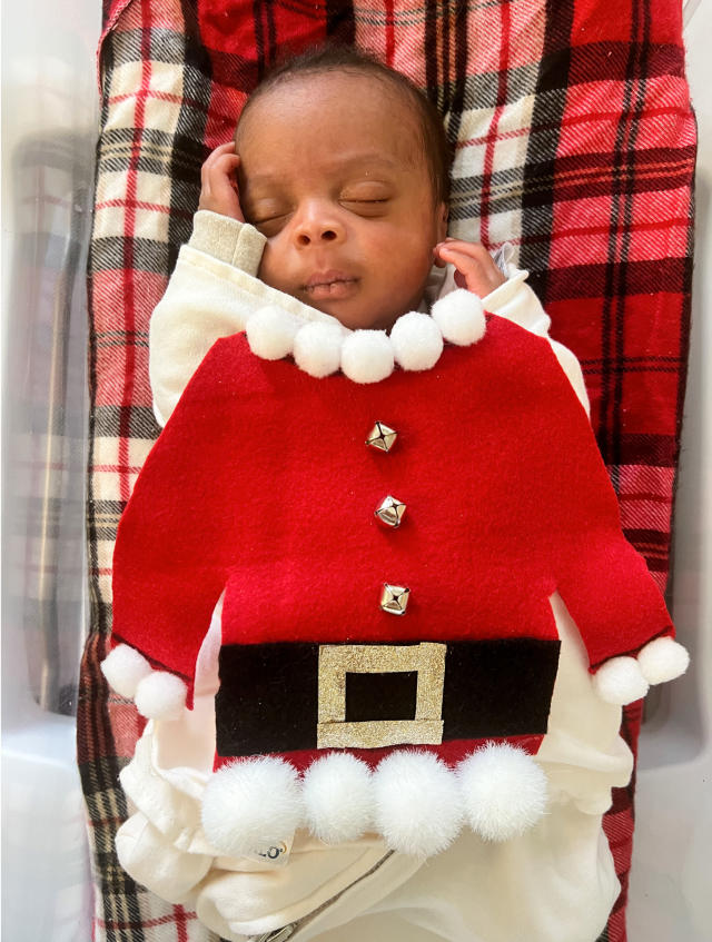 USA Today  These tiny babies in tiny costumes in NICU will melt your heart  — Schaumburg Photography