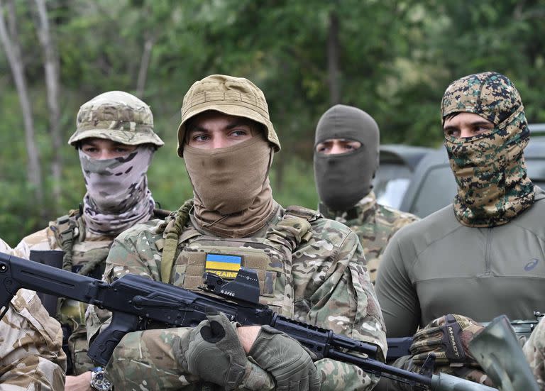 Voluntarios del batallón checheno Dzhokhar Dudayev durante un entrenamiento cerca de Kiev