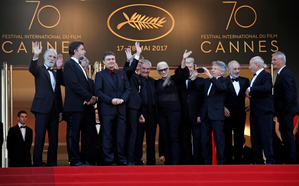 <p>Le Festival de Cannes a officiellement fêté son 70e anniversaire. Pour l’occasion tout le cinéma était là dans le Palais des congrès empli, mardi 23 mai, de réalisateurs, d’acteurs, de producteurs et de distributeurs, réunis par Thierry Frémaux, délégué général, et Pierre Lescure, président du Festival, pour célébrer. Pour rappel, cette réunion du cinéma a été créée en 1946 par Jean Zay, le ministre de l’Education Nationale et des beaux-arts. (Photo : Reuters) </p>