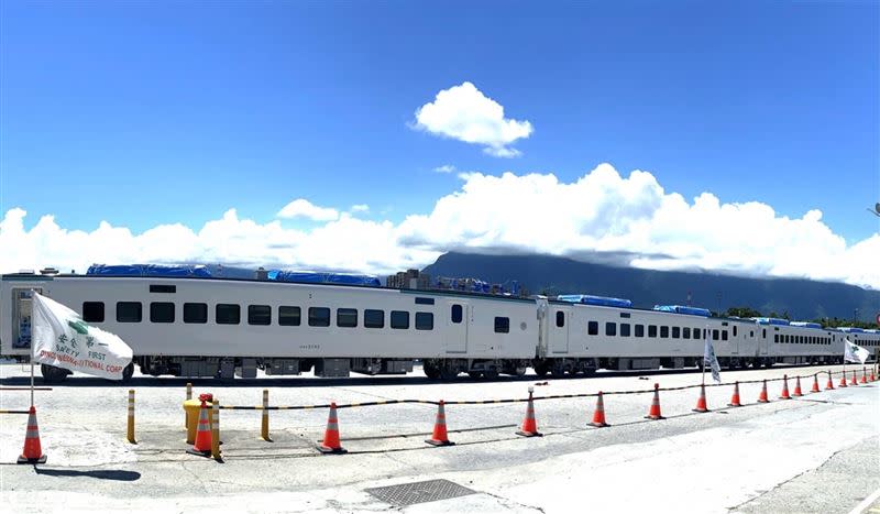 民進黨花蓮縣長候選人Kolas Yotaka建議交通部，新列車應取名「邦查」號。（圖／Kolas競選團隊）