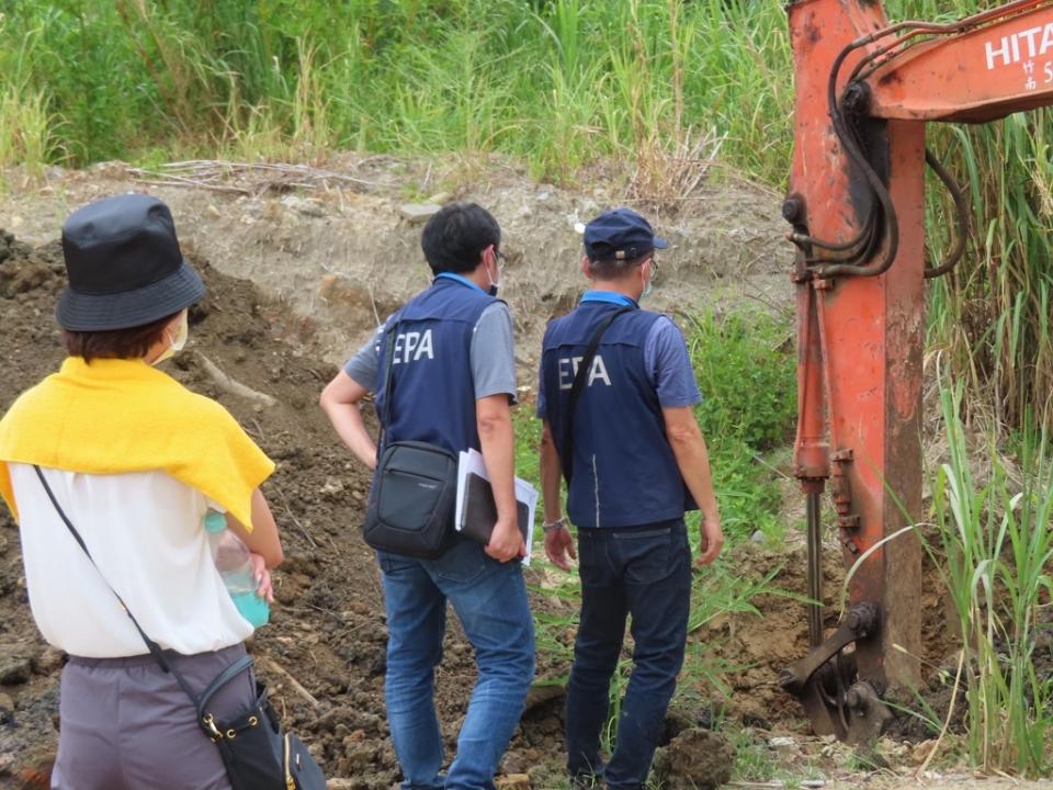 檢察官會同專案小組開挖回填處（圖：環境部環管署）