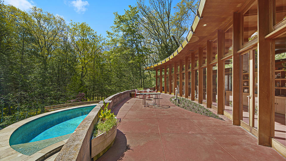 Frank Lloyd Wright Tirranna House pool and patio