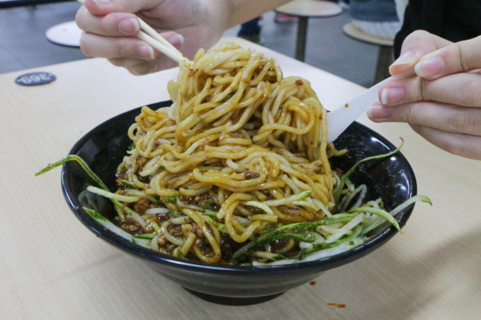 Hong Peng La Mian Xiao Long Bao - Zha Jiang Mian mixed