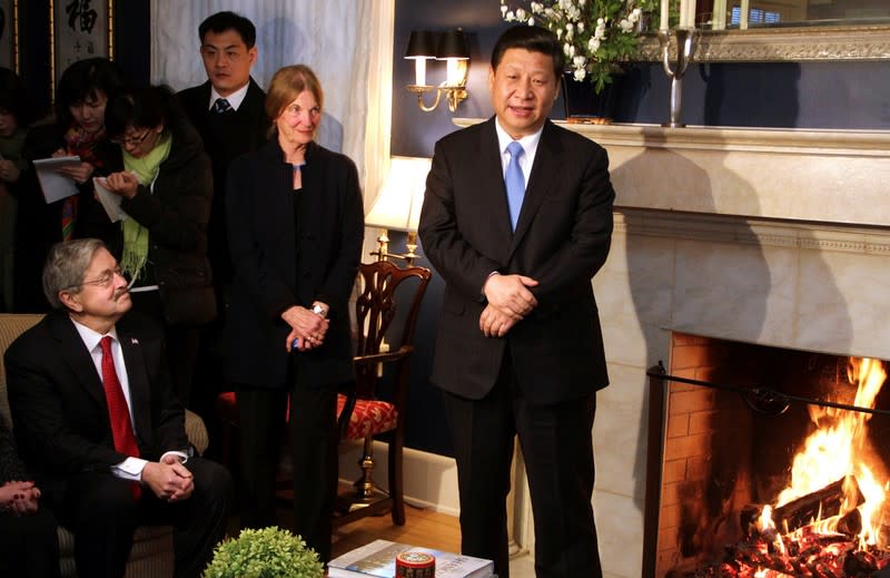 FILE PHOTO: China's Vice President Xi Jinping (R) talks with area residents in the home of Roger and Sarah Lande in Muscatine
