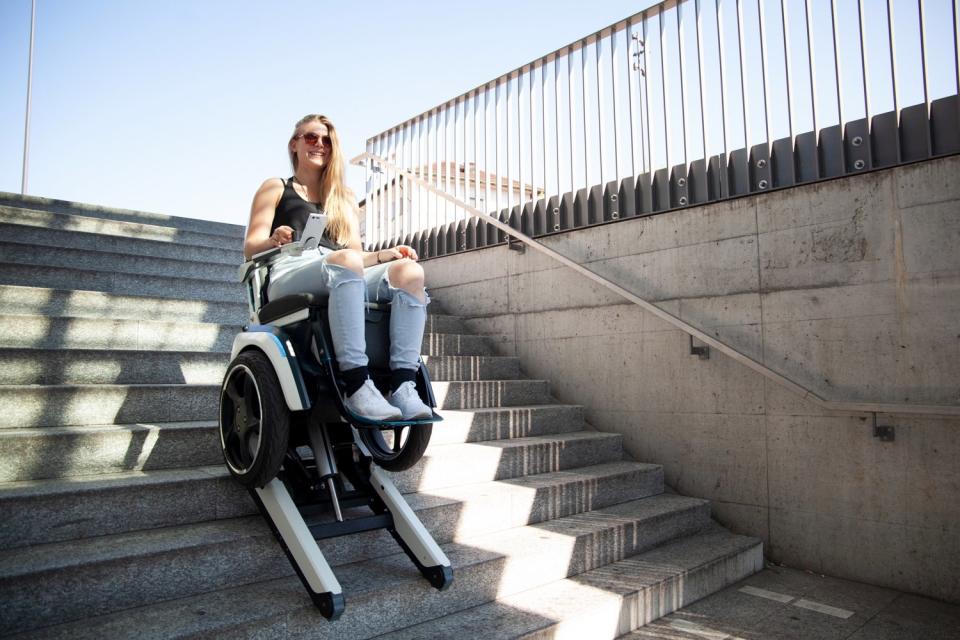 Das Alleinstellungsmerkmal des Scewo-Rollstuhls ist die Möglichkeit, Treppen zu überwinden.