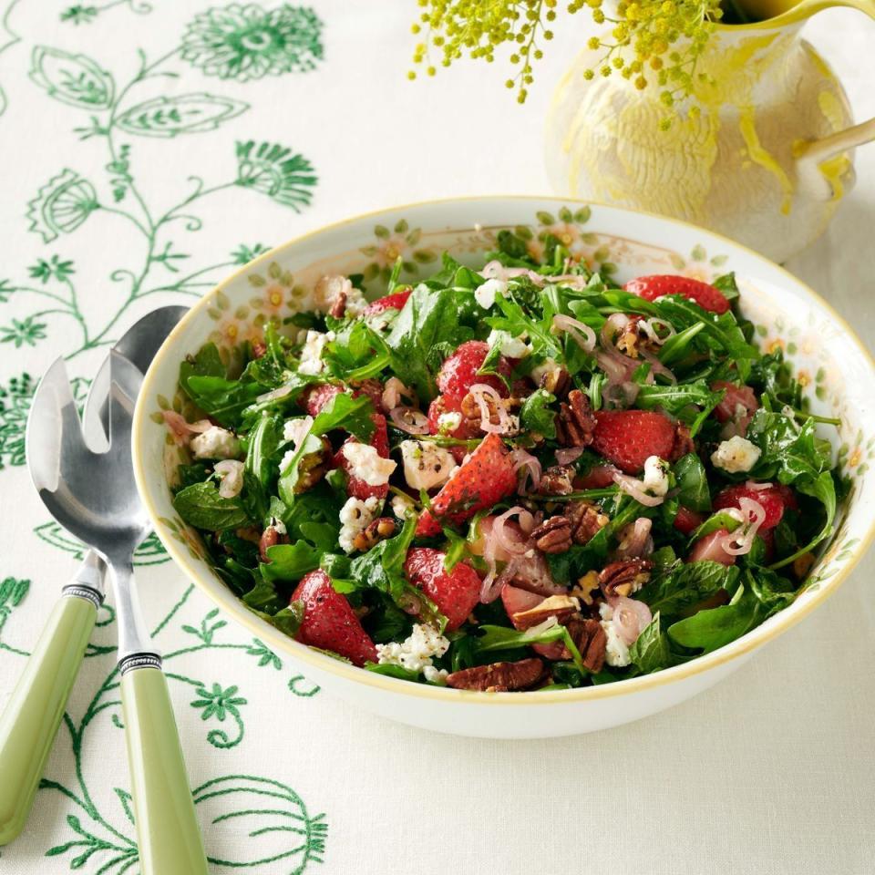 easter dinner ideas strawberry arugula salad