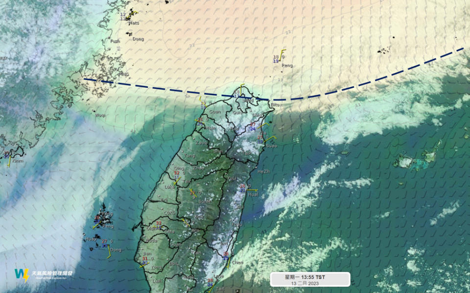 鋒面、強冷空氣逐漸南下中，明、後天北部低溫只剩12度。(翻攝自天氣風險FB)