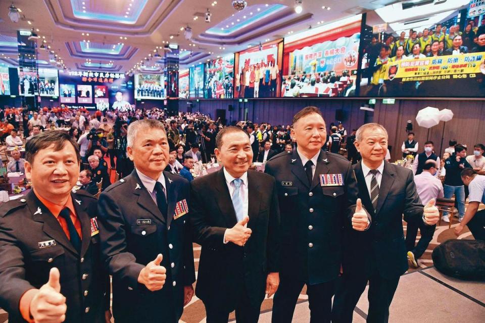 警察出身的侯友宜17日獲國民黨徵召後，出席新北市民力任務隊聯合布達典禮。（新北市政府提供）