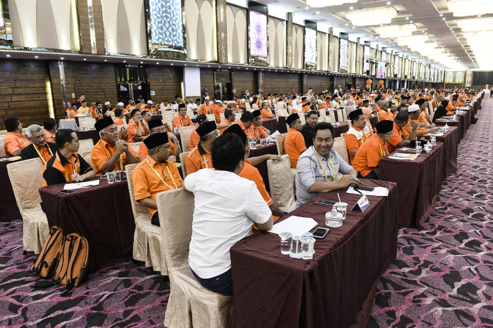 Delegates at the 2019 Parti Amanah Negara National Convention in Shah Alam December 6, 2019. Amanah’s former Pahang chief Hamzah Jaafar and Kedah Youth leader Ahmad Syauqi Al Abrar Saifuddin were the latest to quit the party. ― Picture by Miera Zulyana