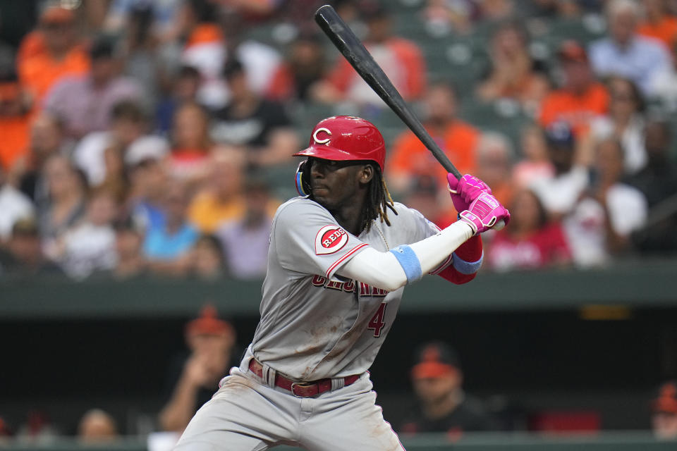 El dominicano Elly De La Cruz de los Rojos de Cincinnati en su turno al bat en la segunda entrada del juego ante los Orioles de Baltimore el miércoles 28 de junio del 2023. (AP Foto/Julio Cortez)