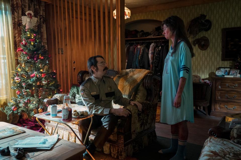 Martin Starr and Kate Micucci in “Cabinet Of Curiosities” - Credit: Ken Woroner/Netflix