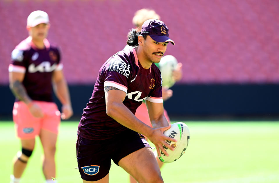 BRISBANE, AUSTRALIA - SEPTEMBER 26: Brendan Piakura in action during a Brisbane Broncos NRL training session at Suncorp Stadium on September 26, 2023 in Brisbane, Australia. (Photo by Bradley Kanaris/Getty Images)