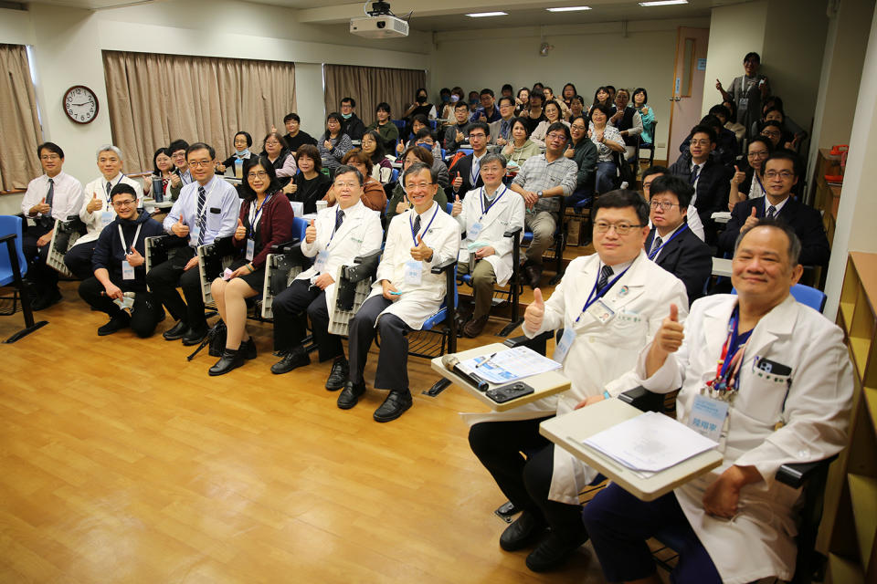 花蓮慈濟醫院與台灣術後加速康復學會、台灣麻醉醫學會在健保署東區總額風險移撥款計劃的支持下，共同在2月8日舉辦「骨科關節置換手術 ERAS(術後加速康復療程Early Recovery After Surgery, ERAS)工作坊」。