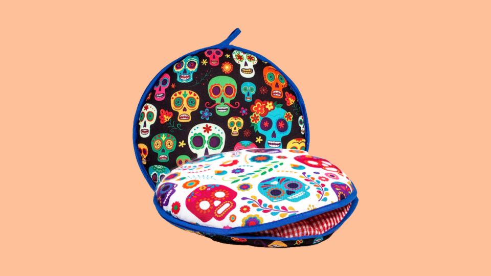 Keep your tortillas toasty with this colorful tortilla warmer.