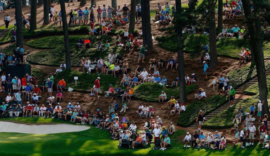 Das erste Highlight der Golf-Saison hat noch gar nicht richtig begonnen, doch die Zuschauer beziehen schon Stellung, um die beste Aussicht auf die Stars der Szene beim US-Masters in Augusta zu genießen