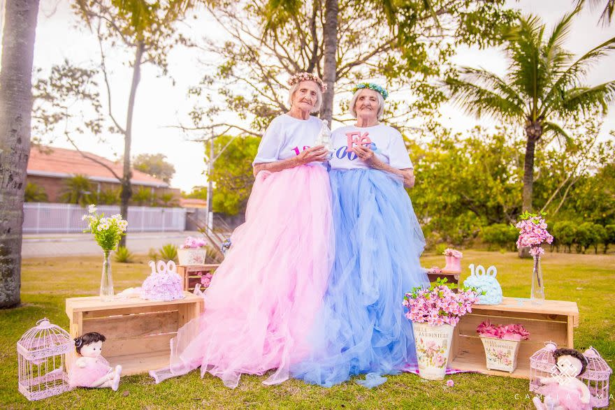 <p>Camila Lima, la fotografa de 28 años, contó en la misma entrevista que la sesión fotográfica duró dos horas y que incluyó peinados, aplicación de maquillaje y vestidos rosados ​​y azules. Añadió que las dos hermanas estaban “muy emocionadas”. </p>