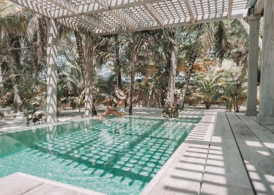 Enjoy your own private plunge pool. Courtesy of Cayo Espanto
