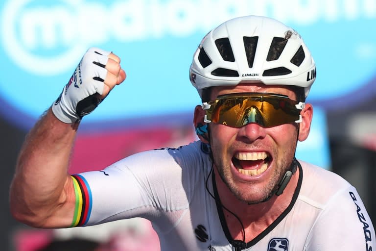 Mark Cavendish durante una victoria de etapa en el Giro de Italia de 2023 (Luca Bettini)