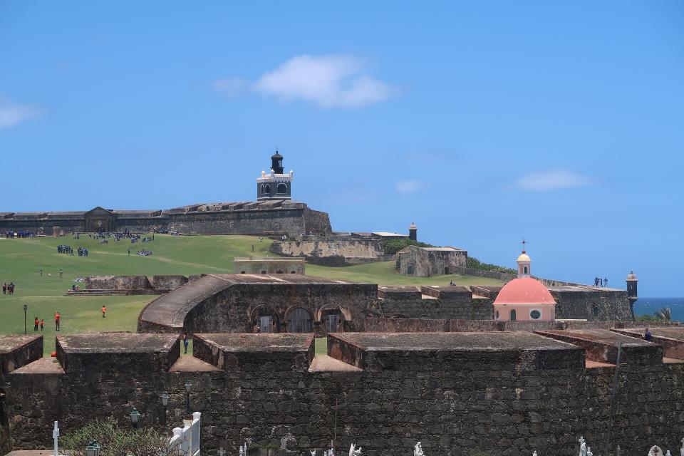 <p>Además de Carolina, la capital de Puerto Rico también un destino ideal para esta primavera. Después de superar las consecuencias del huracán Irma, San Juan ha recuperado su esplendor. La ciudad ofrece a los turistas historia, cultura, modernidad y, por supuesto, playas espectaculares. (Foto: Pixabay / <a rel="nofollow noopener" href="http://pixabay.com/es/photos/puerto-rico-san-juan-3400141/" target="_blank" data-ylk="slk:AndPon;elm:context_link;itc:0;sec:content-canvas" class="link ">AndPon</a>). </p>