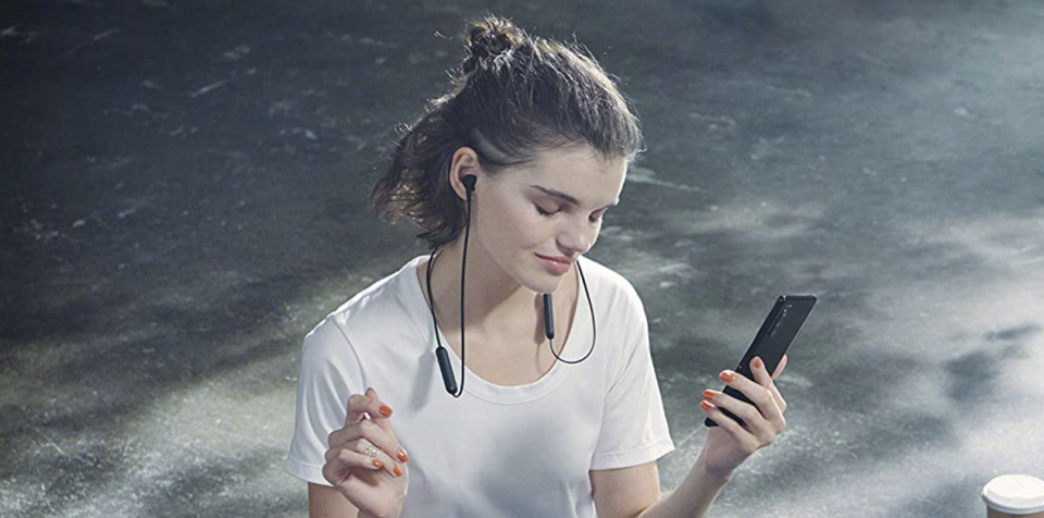 Sony WI-XB400. Audífonos inalámbricos In-Ear con micrófono para llamadas con manos libres. Foto: amaozn.com.mx