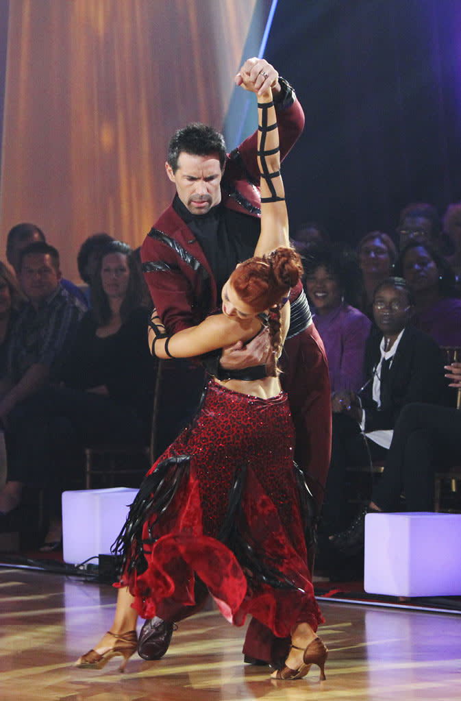 Kurt Warner and Anna Trebunskaya perform on "Dancing with the Stars."