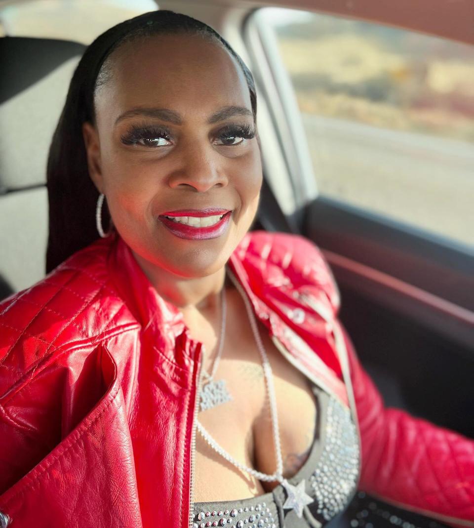 Jewell Caples, Death Row Records Singer, Tupac, Dr. Dre and Snoop Dogg Collaborator Dead at 53. https://www.instagram.com/p/CVTb3gBBkQa/.