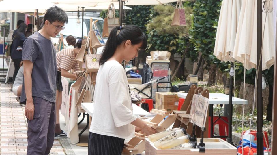 ▲彰化縣議會「與民同行」活動，安排特色市集、美食餐車開啟序幕。（記者林明佑攝）