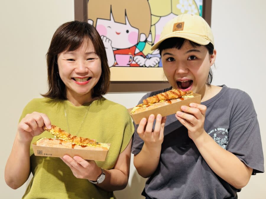 圖／淡水古蹟博物館館長黃麗鈴（左）邀請巨蟹座朋友在7月1日館慶當日來場早餐派對，同歲壽星另贈聯名禮盒，歡迎一起來慶生。（淡水古蹟博物館提供）