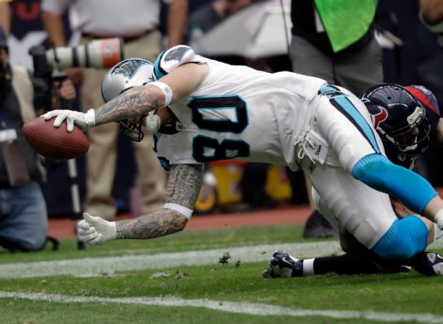 Panthers sign Jeremy Shockey 