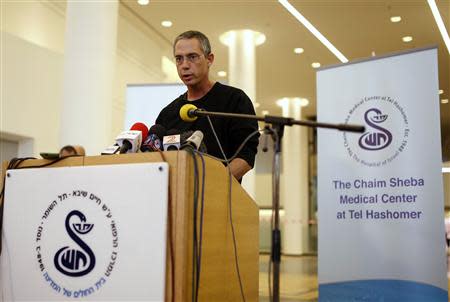 Gilad Sharon, son of former Israeli Primer Minister Ariel Sharon, announces the death of his father to the media at the Sheba Medical Center, near Tel Aviv January 11, 2014. REUTERS/Amir Cohen