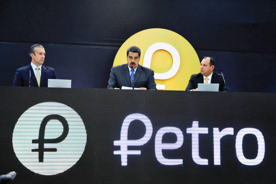 Maduro desafía a Trump y avanza con el Petro.