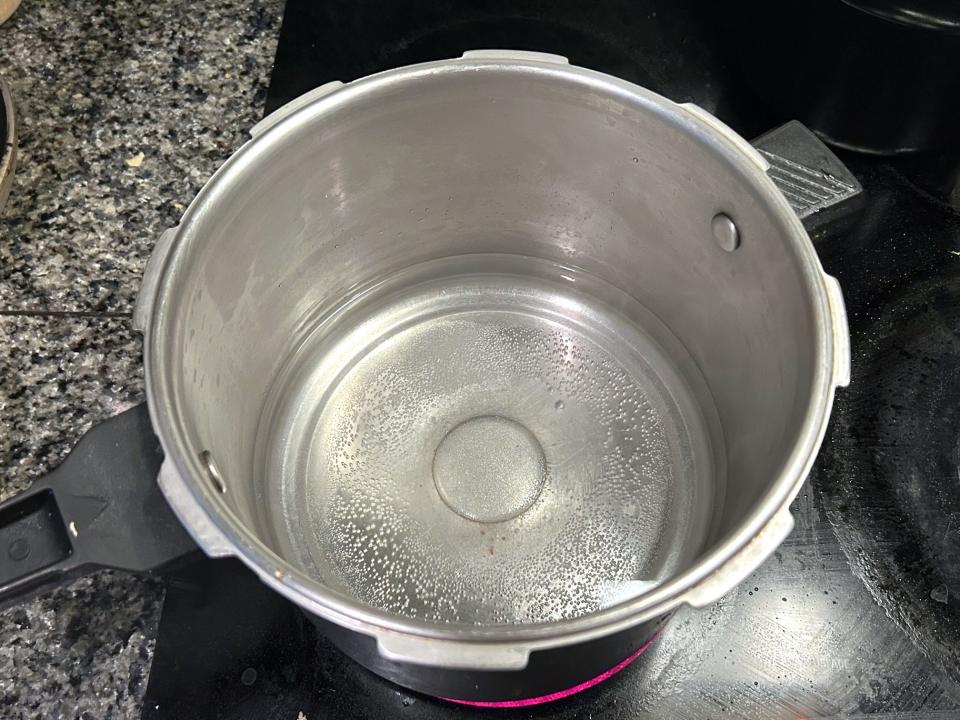 Boiling water for Gordon Ramsay's 10-minute scampi