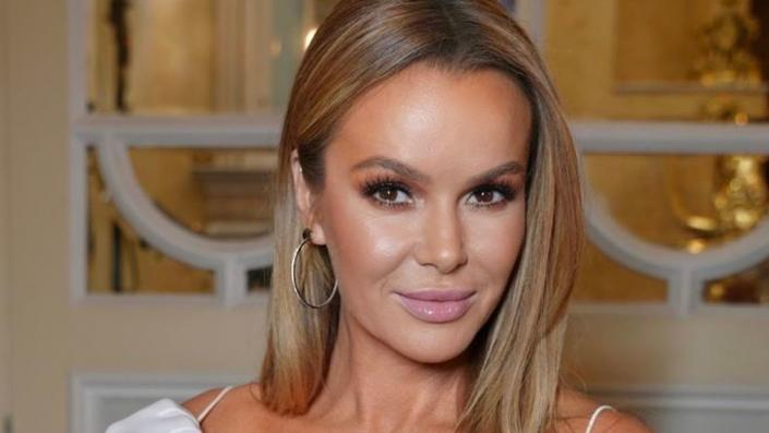 Amanda Holden stuns fans with sparkling mini dress and bombshell