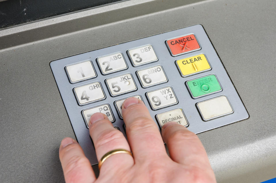 假日半夜轉帳別白跑！ 12/17「兩時段」全台ATM暫停跨行服務。圖/取自Getty Images