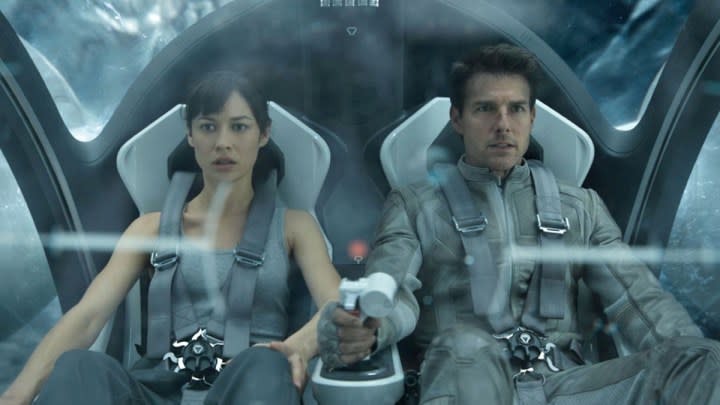 Olga Kurylenko and Tom Cruise in Oblivion.