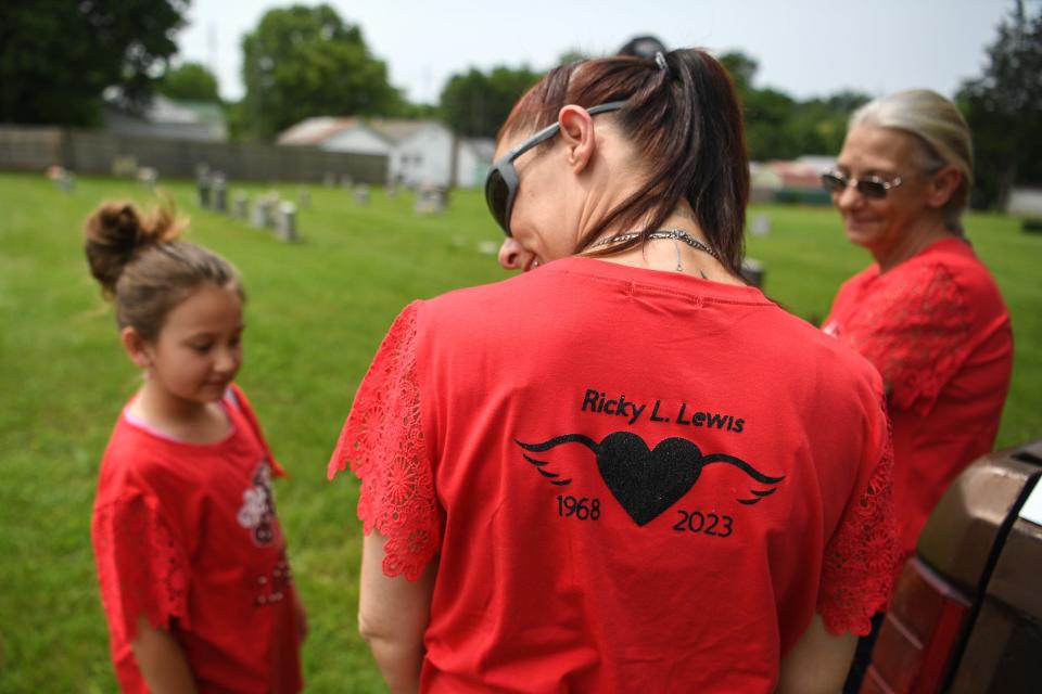 Jennifer Byrum (center) stands next to her mom, Kimberly Murphy (right) and daughter, Brooklyn, as they wear special T-shirts she made for a May 26 balloon release in memory of her father, Ricky Lewis.