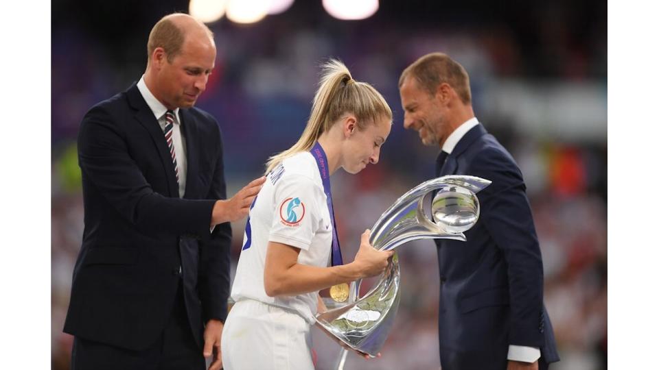 Prince William presented Leah Williamson with the UEFA trophy 