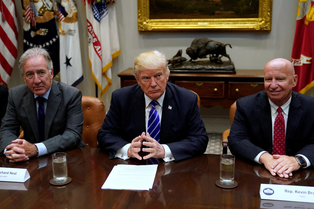 U.S. President Donald Trump, flanked by U.S. Representative Richard Neal (D-MA) (L) and Representative Kevin Brady (R-TX) (R), meets with members of the House Ways and Means Committee about proposed changes to the U.S. tax code at the White House in Washington, U.S. September 26, 2017.  REUTERS/Jonathan Ernst