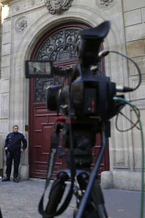 A police officer stands guard at the entrance of a luxury residence on the Rue Tronchet in central Paris, France, October 3, 2016 where masked men robbed U.S. reality TV star Kim Kardashian West at gunpoint early on Monday, stealing jewellery worth millions of dollars, police and her publicist said. REUTERS/Gonzalo Fuentes