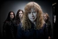 Ironie der Geschichte: Eines der ersten "Opfer" der Band-Geschichte war Dave Mustaine, der 1983 bei Metallica kurz vor deren Durchbruch aufgrund seiner Drogenprobleme geschasst und durch Kirk Hammett ersetzt wurde. Der Gitarrist gründete daraufhin Megadeth (Bild), ebenfalls eine der erfolgreichsten Thrash-Metal-Band aller Zeiten. (Bild: Warner)