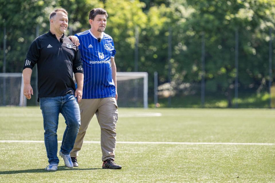 Tim Mälzers (links) Gegner ist Anton Schmaus. Der Bayer ist Koch der deutschen Fußballnationalmannschaft. (Bild: RTL / Markus Hertrich)