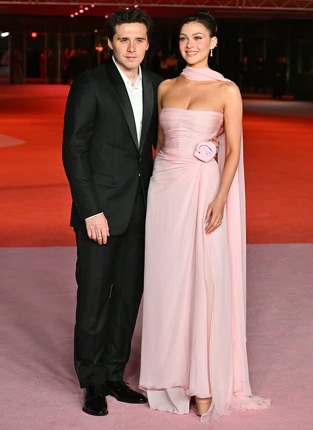 Brooklyn Beckham y su mujer, Nicola Peltz, en la Academy Museum Gala